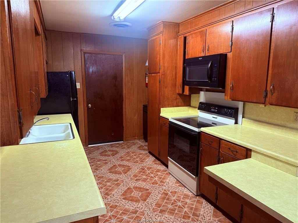 1200 Village Dr - Photo 4 of 14