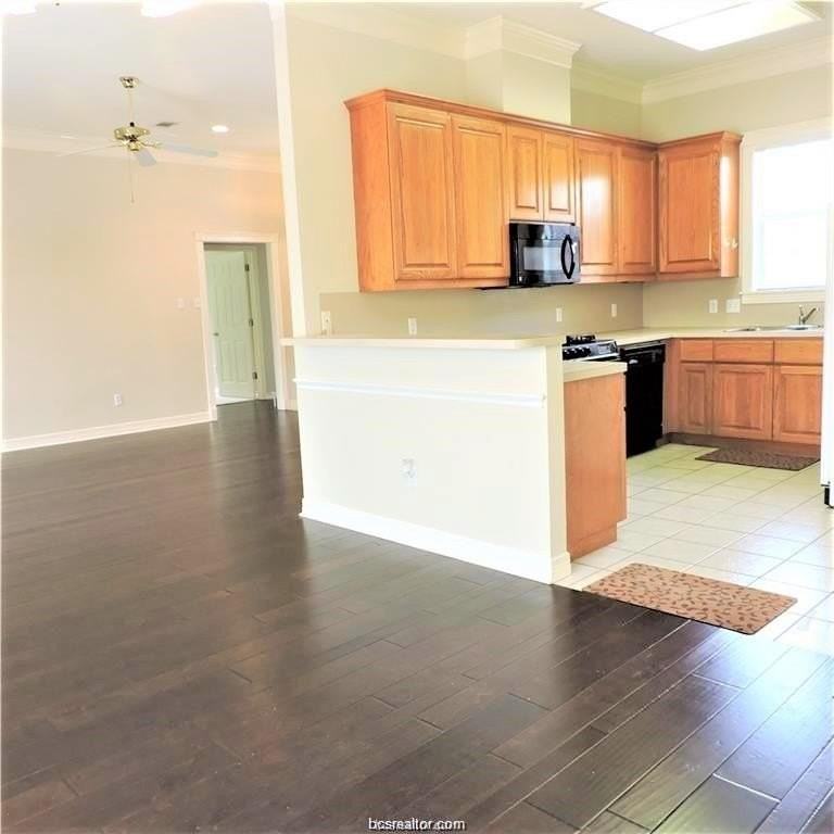 606 Aster Dr - Photo 3 of 18