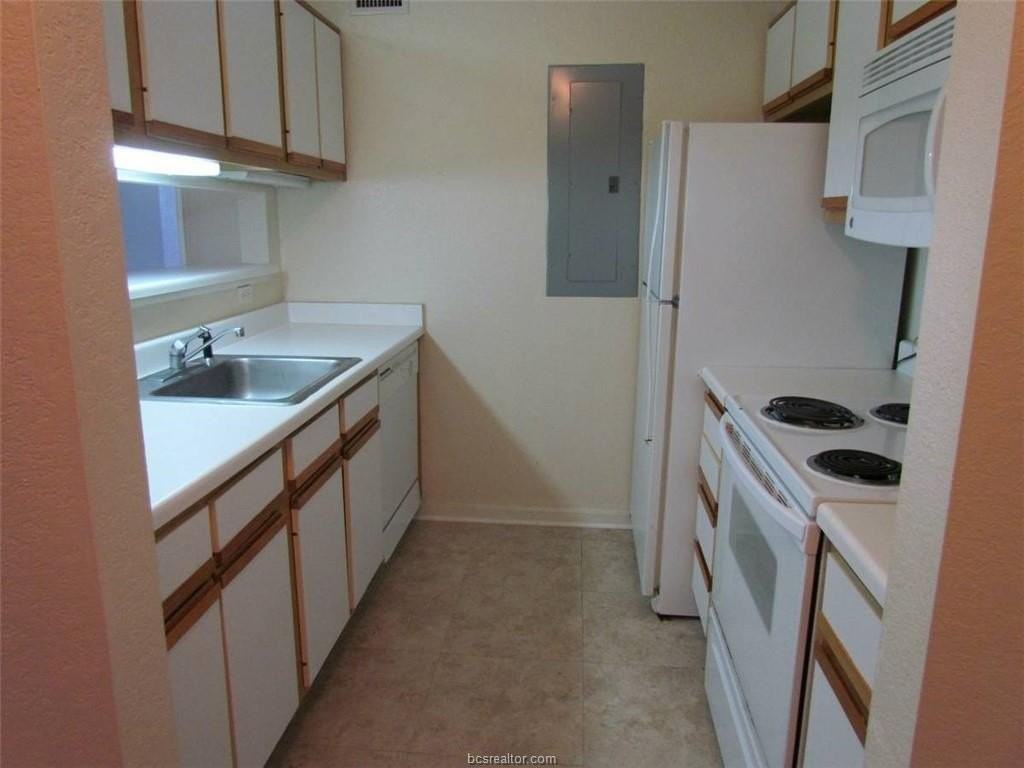 523 Southwest Pkwy #101 - Photo 4 of 10