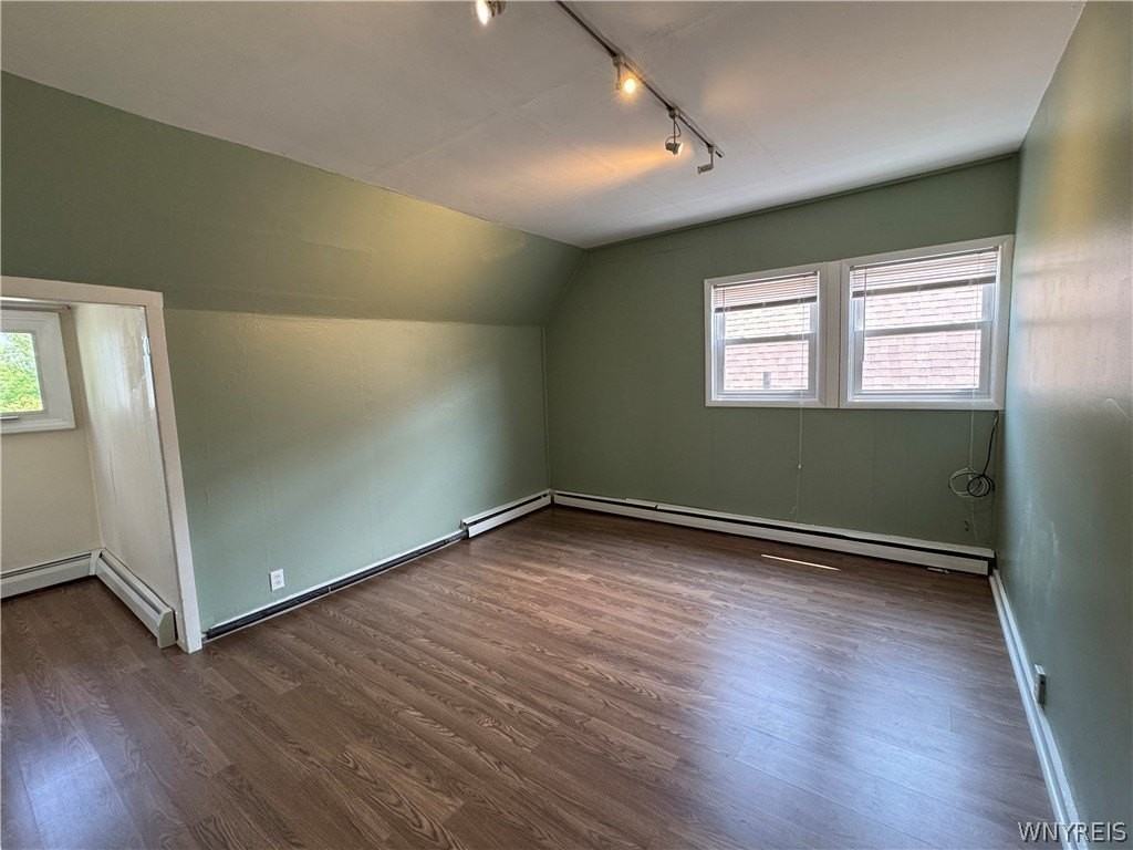 548 Potomac Ave - Photo 3 of 13