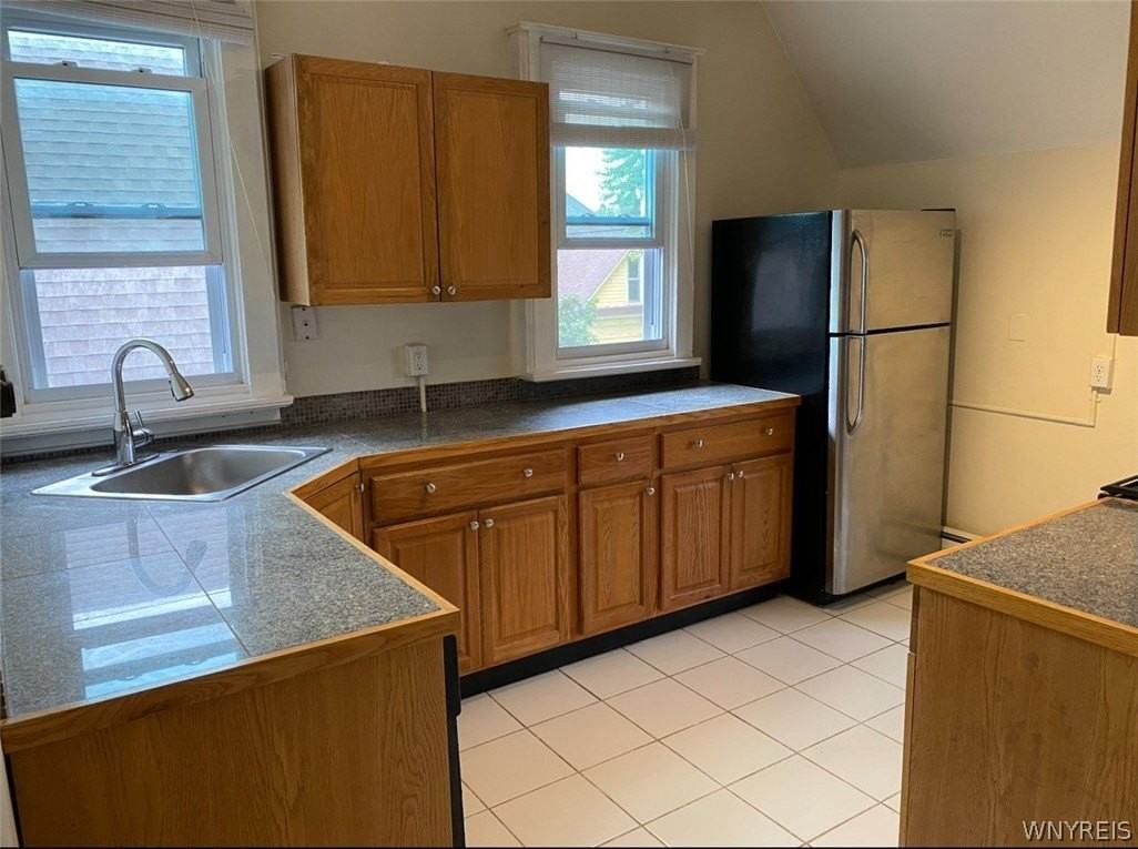 548 Potomac Ave - Photo 4 of 13
