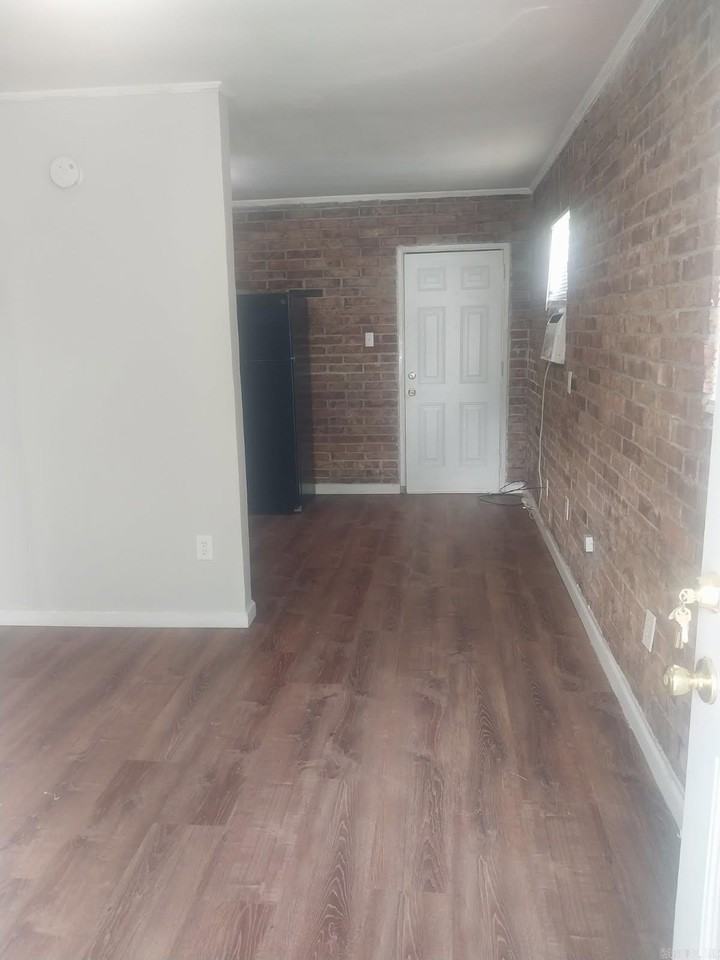 521 W 2nd Ave - Photo 2 of 8