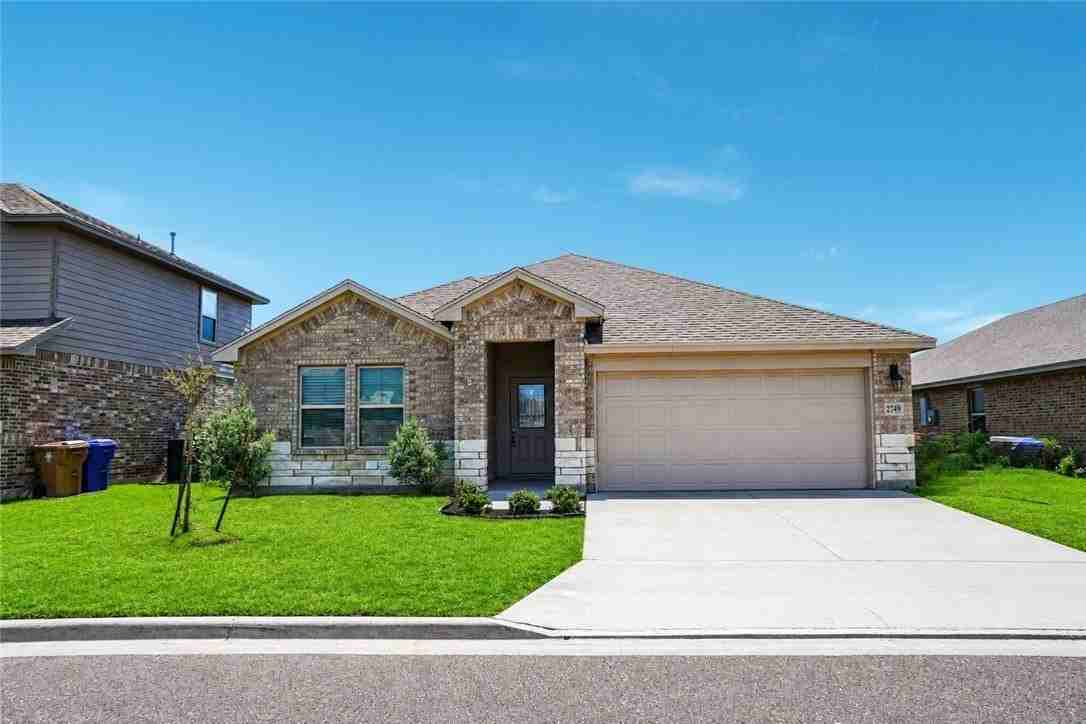 2749 Eltonne Gardens Dr - Photo 2 of 16