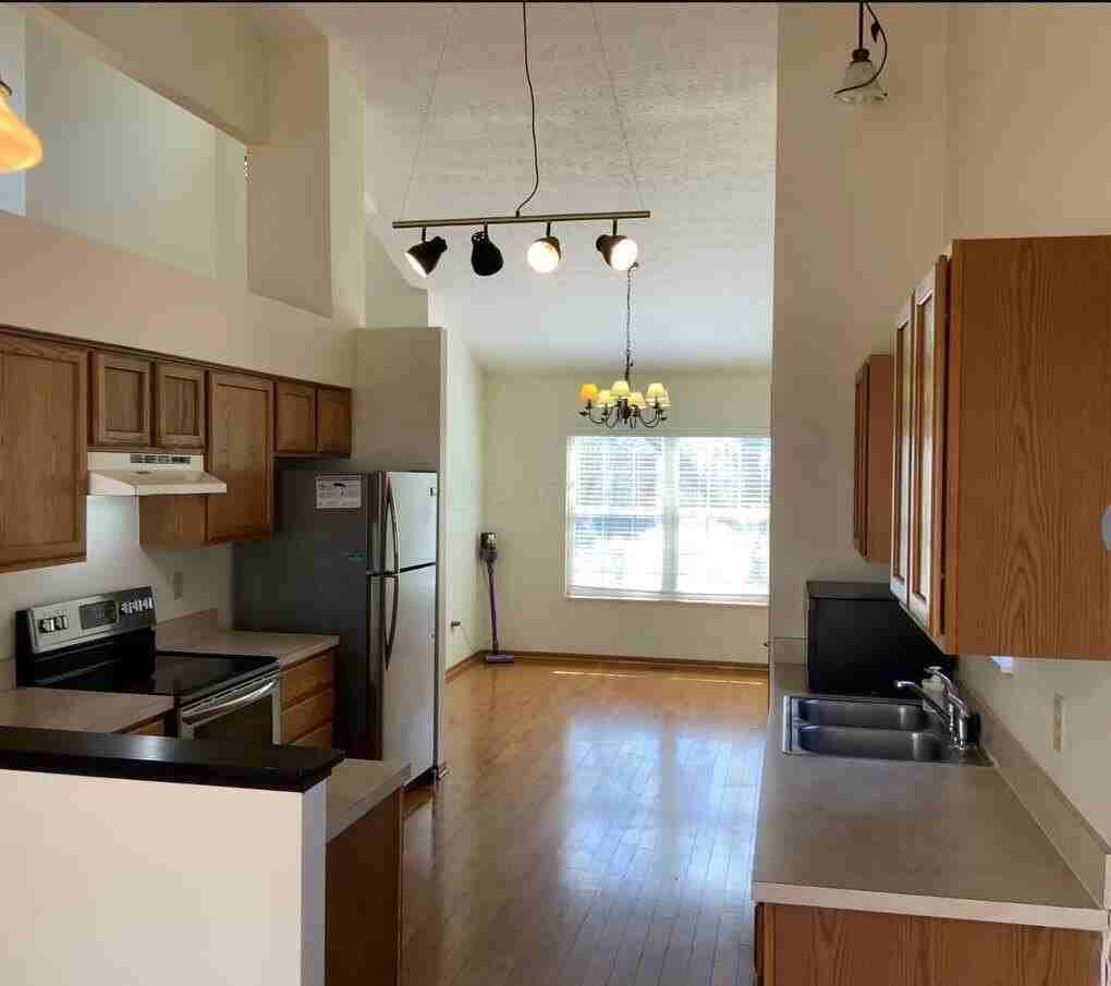 5476 Mirage Dr - Photo 4 of 23