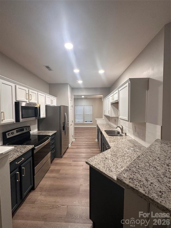 10407 Alexander Martin Ave - Photo 4 of 13