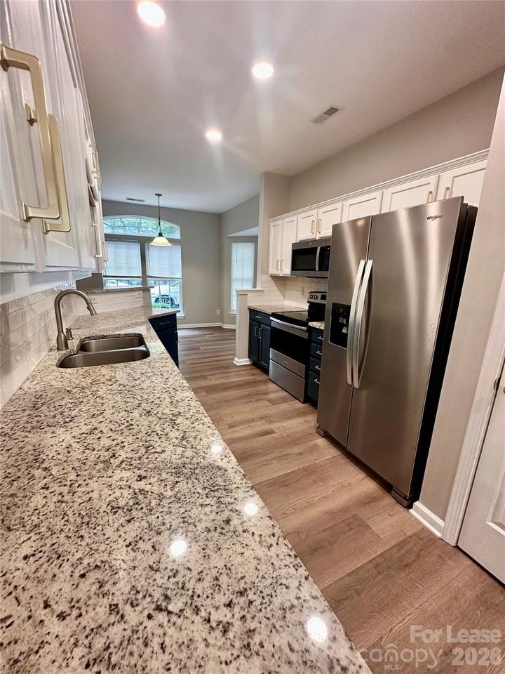 10407 Alexander Martin Ave - Photo 5 of 13