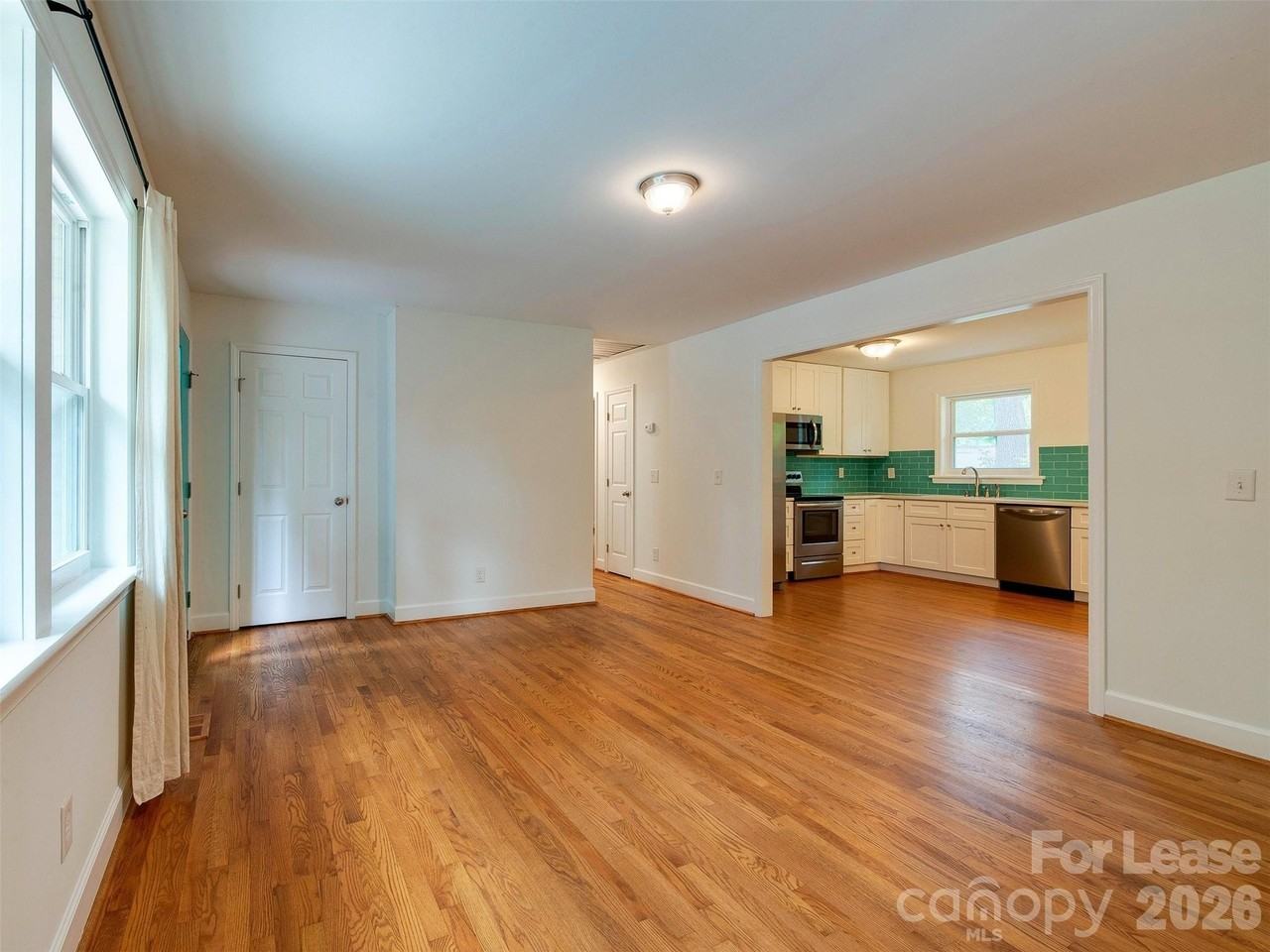 5646 Oak Dr - Photo 6 of 34