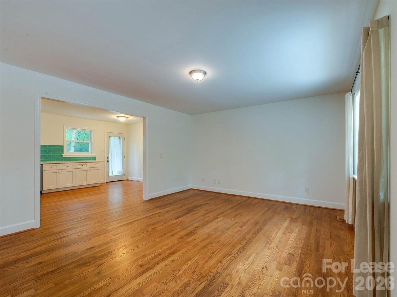 5646 Oak Dr - Photo 7 of 34