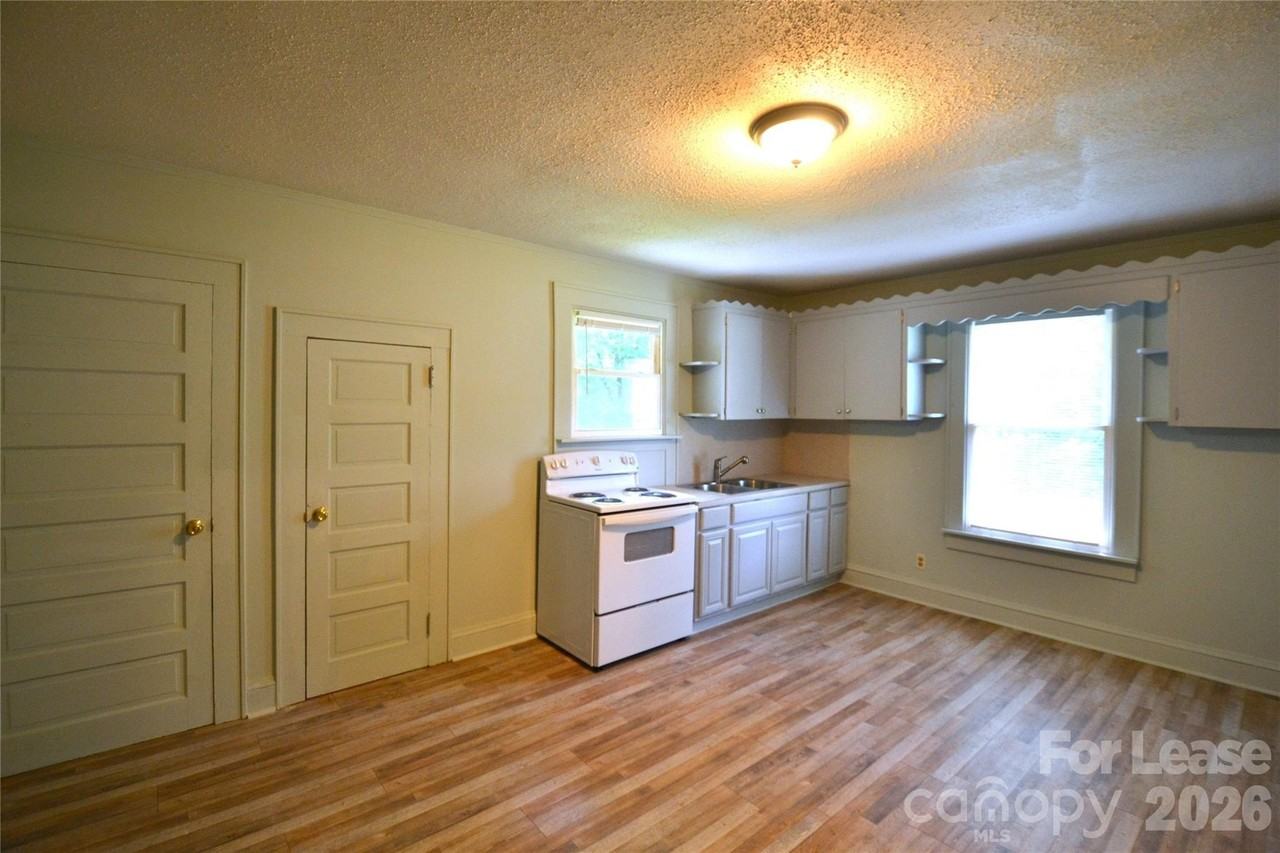 1208 Grace Ave - Photo 6 of 23