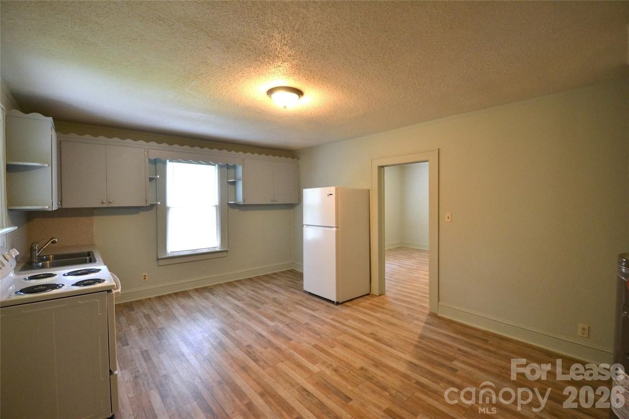 1208 Grace Ave - Photo 7 of 23