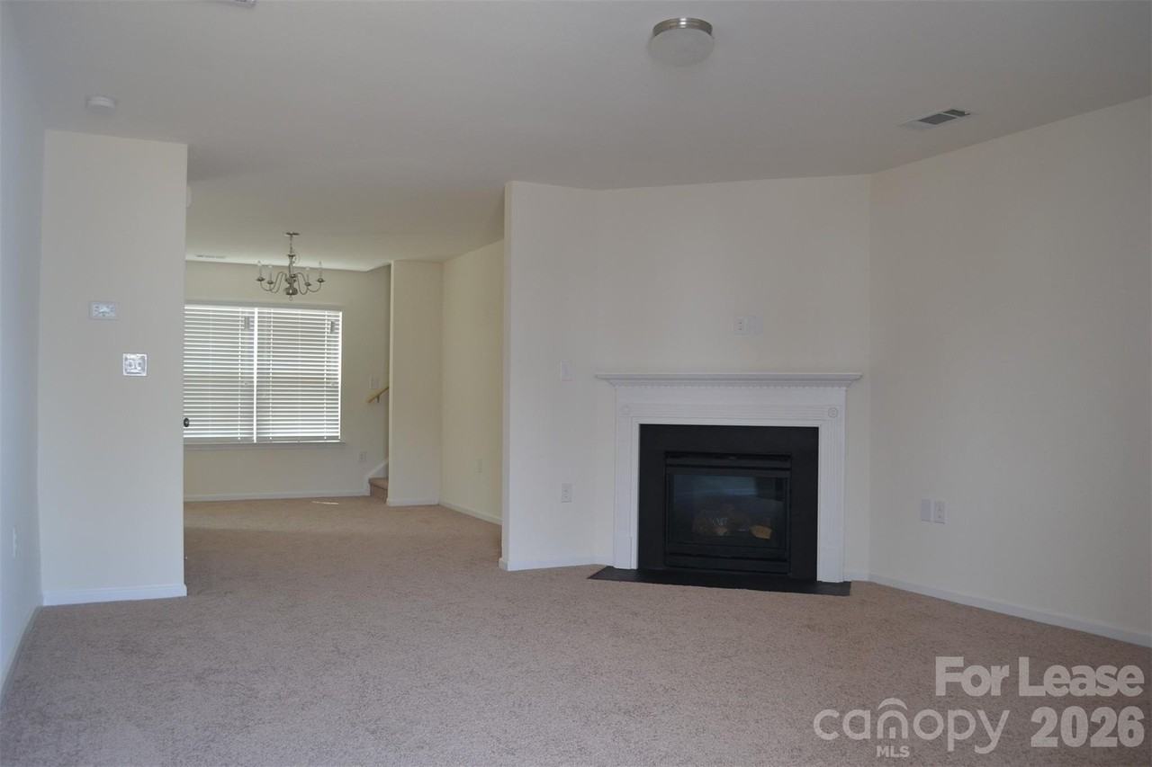 4511 Trunk Bay Dr - Photo 3 of 14