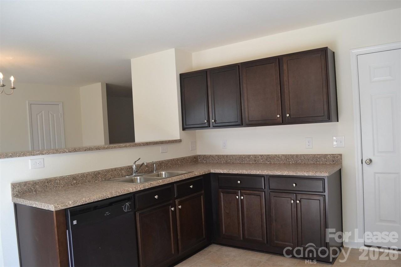 4511 Trunk Bay Dr - Photo 5 of 14