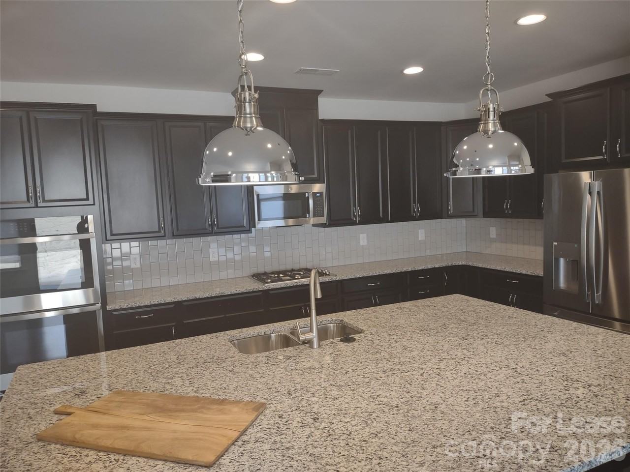 906 Acorn Way - Photo 3 of 16