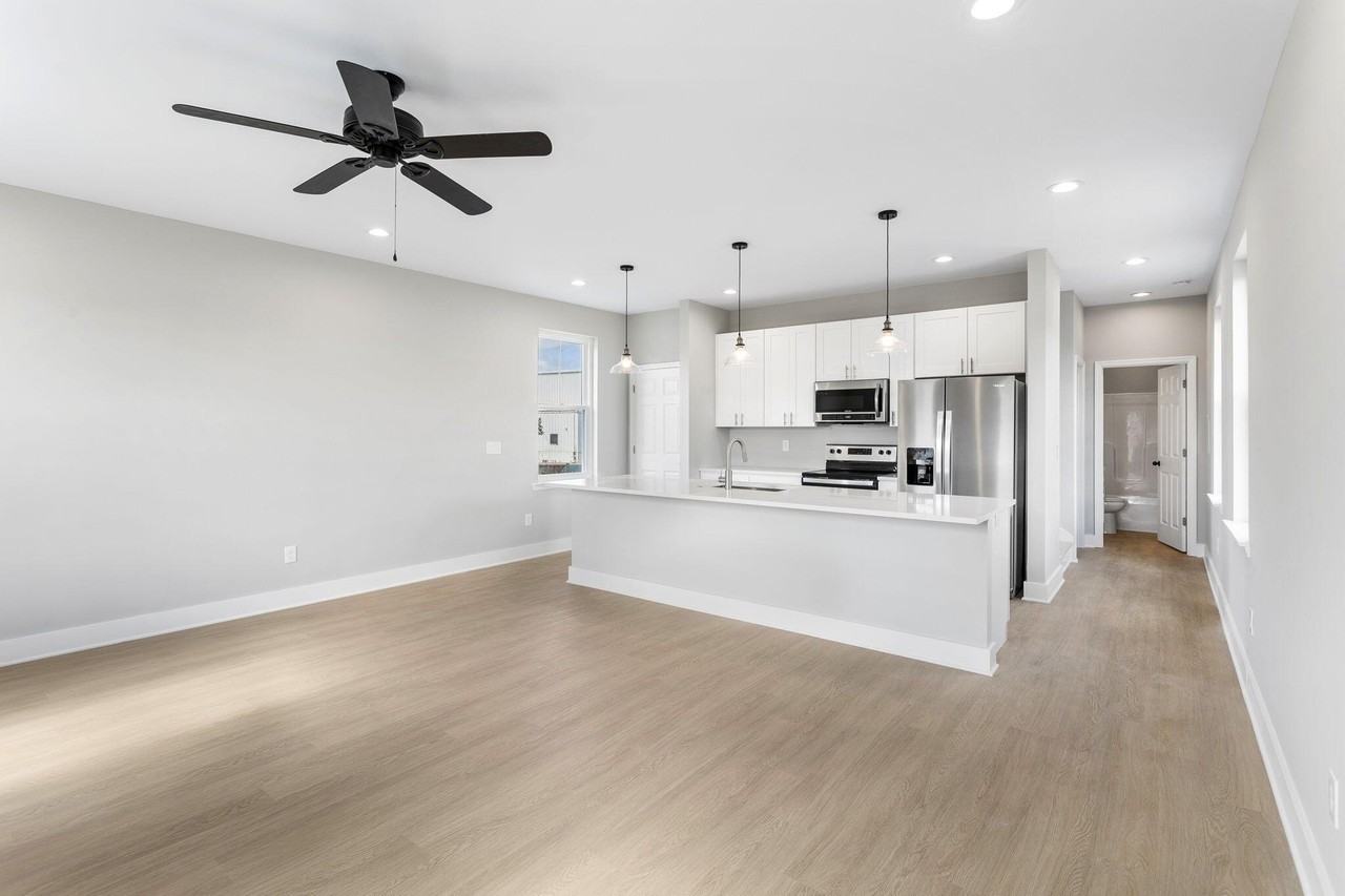 2028 Arbutus Ave - Photo 7 of 18
