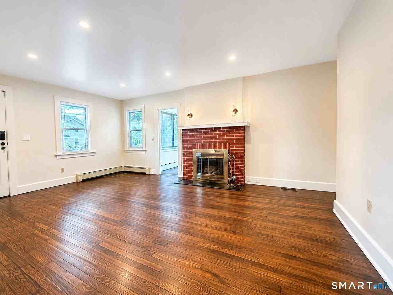 291 Strawberry Hill Ave - Photo 3 of 18