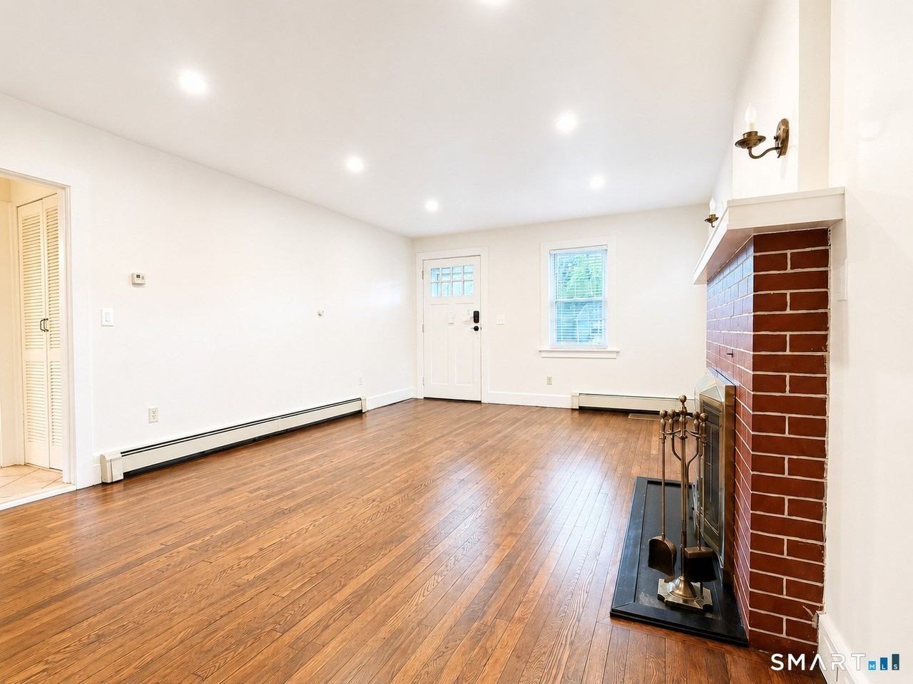 291 Strawberry Hill Ave - Photo 5 of 18