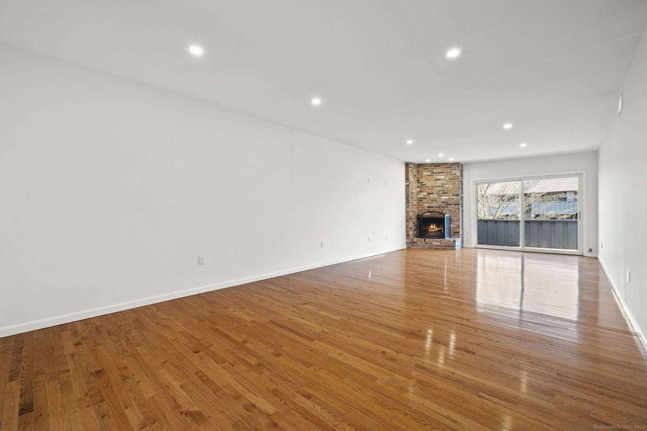 1153 Stratfield Rd #1153 - Photo 4 of 18