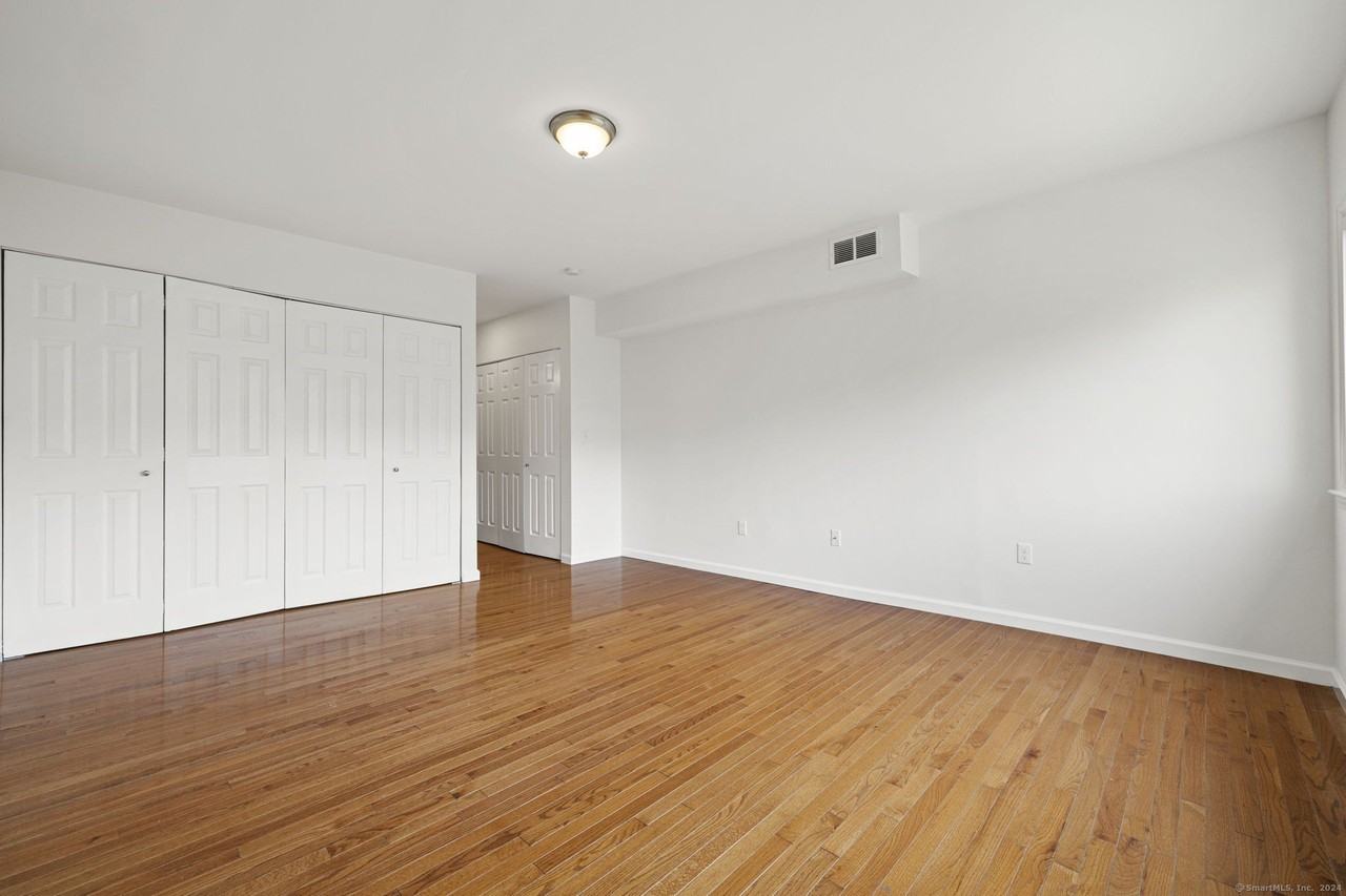 1153 Stratfield Rd #1153 - Photo 5 of 18