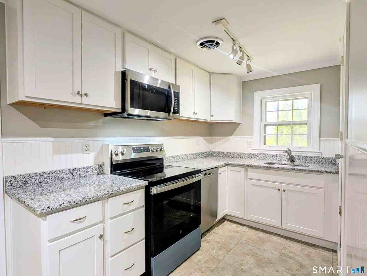 173 Daly Rd - Photo 4 of 27