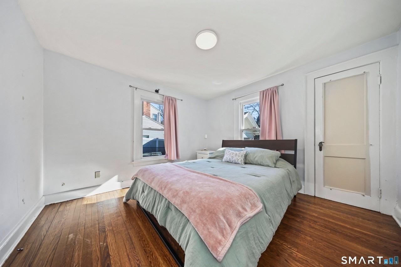 196 Waite St - Photo 5 of 11