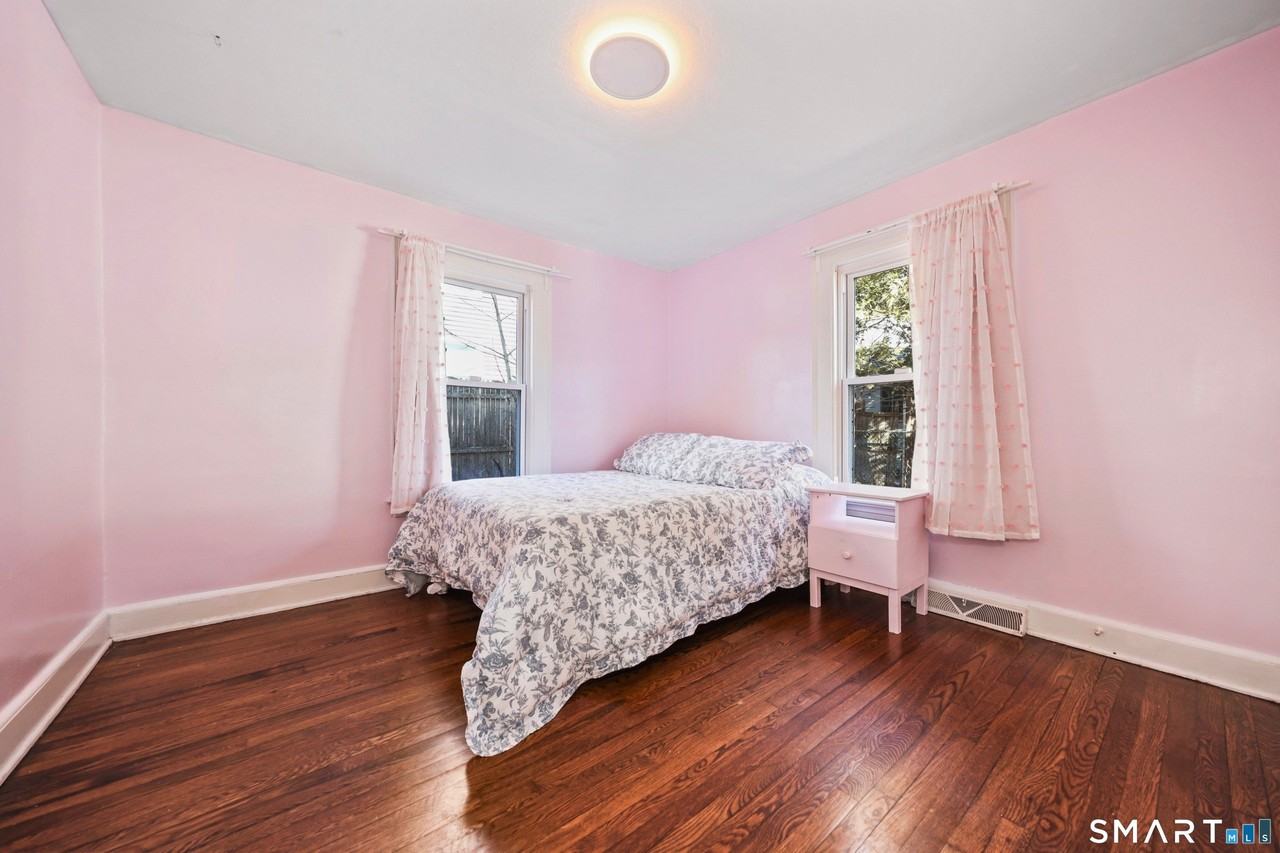 196 Waite St - Photo 6 of 11