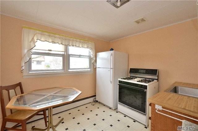 704 Lafayette Ave - Photo 3 of 5