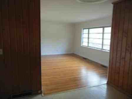 111 Colonial Ave - Photo 4 of 5