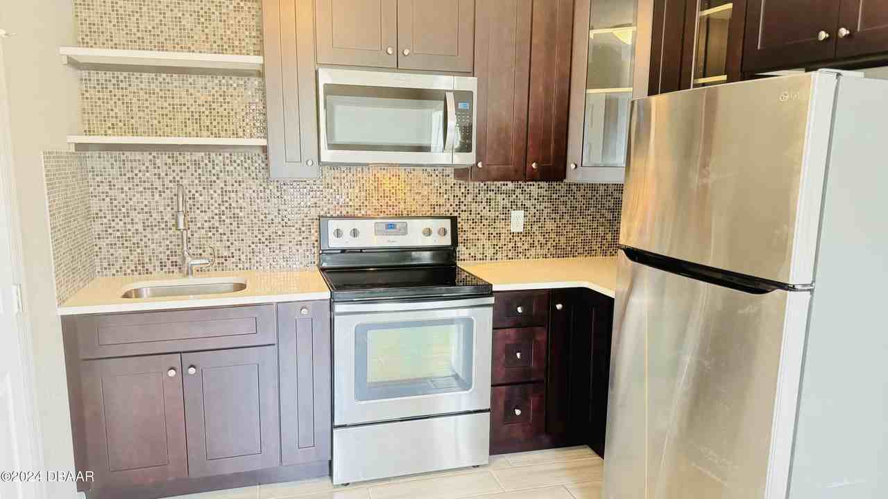 71 Rockefeller Dr #A - Photo 7 of 21
