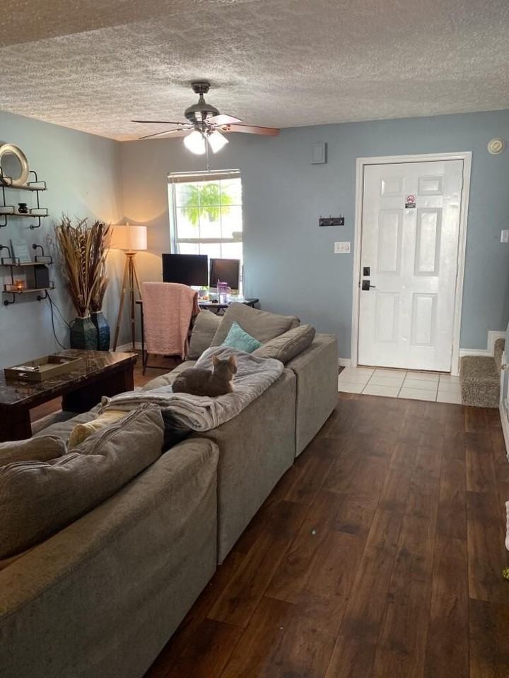 1805 Pointed Leaf Ln - Photo 2 of 10