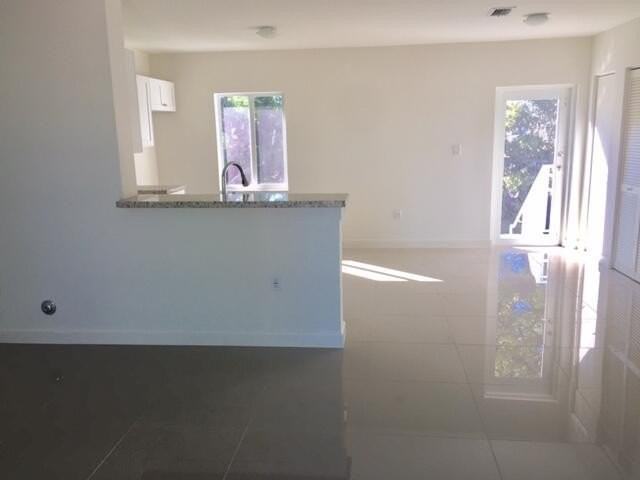 265 15th Street Ocean #B - Photo 5 of 17