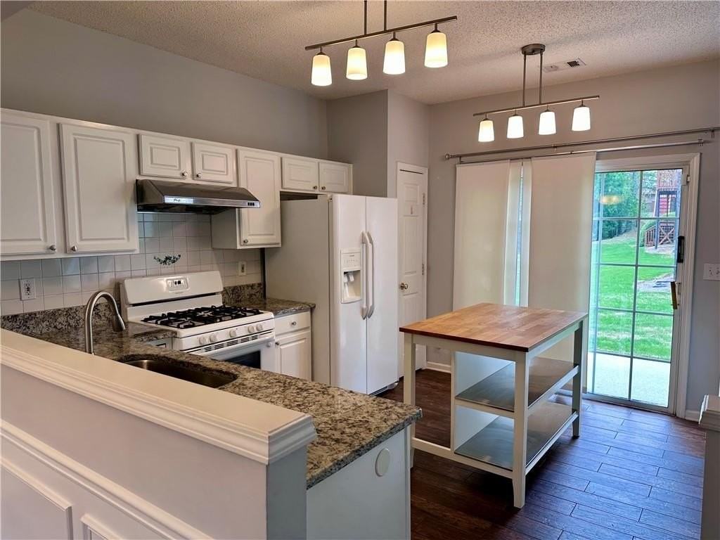 6004 Falling Water Ct - Photo 6 of 22