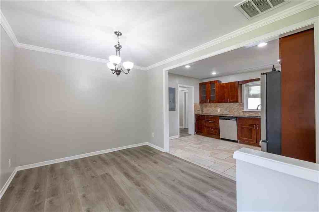 2945 Belvedere Ln - Photo 5 of 23