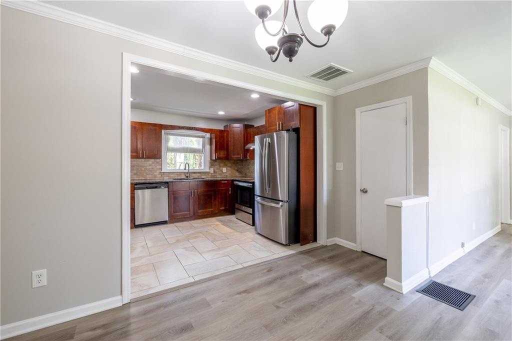 2945 Belvedere Ln - Photo 6 of 23