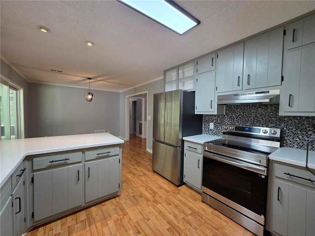 102 Park Place Dr - Photo 4 of 16