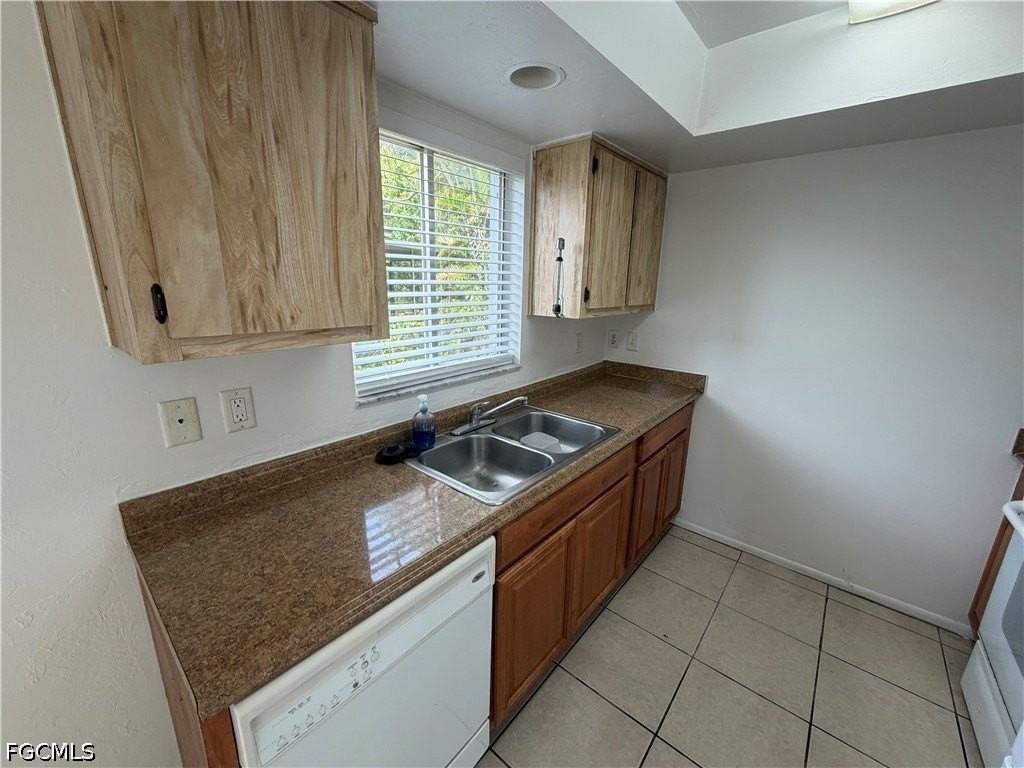 929 Se 24th Ave #A - Photo 3 of 11