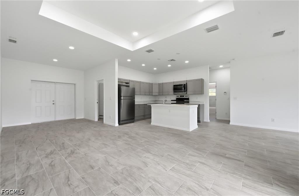 1018 Kent St E - Photo 5 of 30