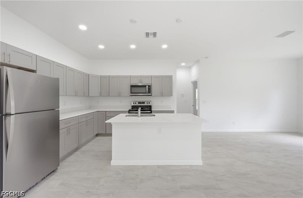 1018 Kent St E - Photo 6 of 30