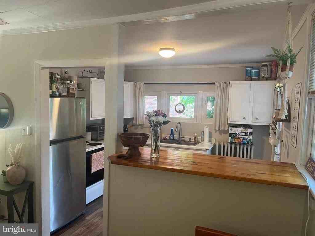 208 W Union St - Photo 5 of 12