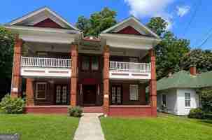 featured image of 1049 Birch St