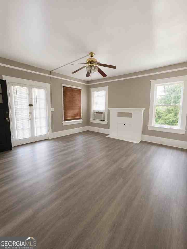 1049 Birch St - Photo 2 of 9