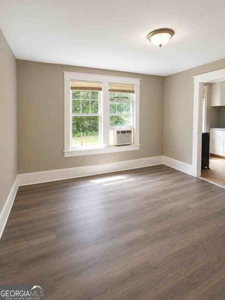 1049 Birch St - Photo 3 of 9