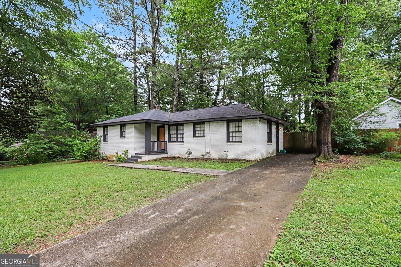 3743 Poplar Dr - Photo 2 of 19