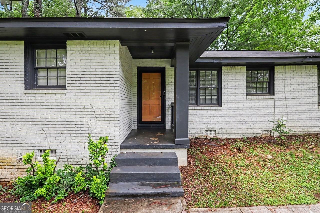 3743 Poplar Dr - Photo 4 of 19