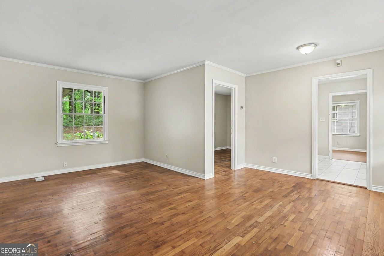3743 Poplar Dr - Photo 6 of 19