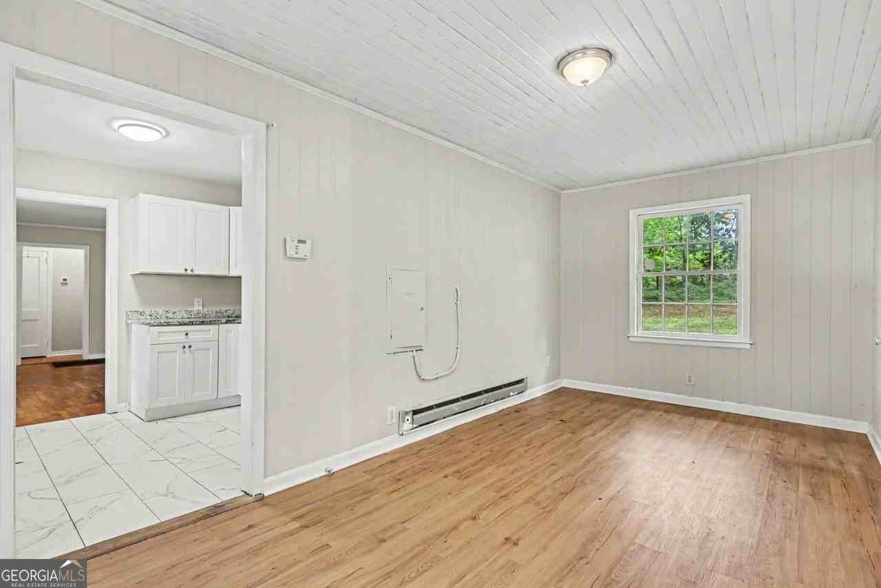 3743 Poplar Dr - Photo 7 of 19