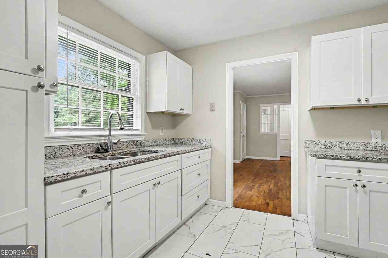 3743 Poplar Dr - Photo 7 of 19
