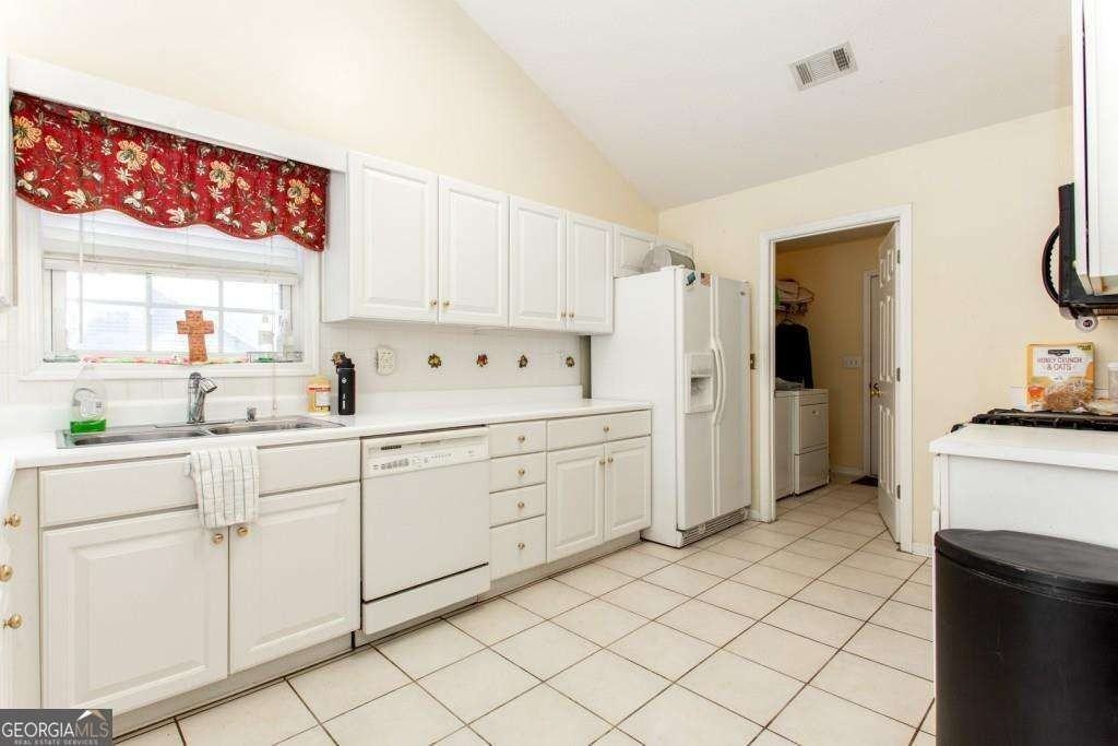 6229 Huckleberry Rdg - Photo 7 of 17