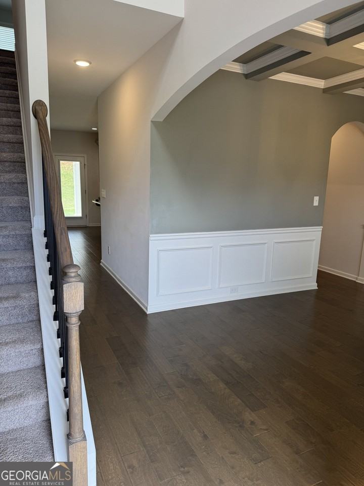 1082 Victorian Blvd - Photo 2 of 15