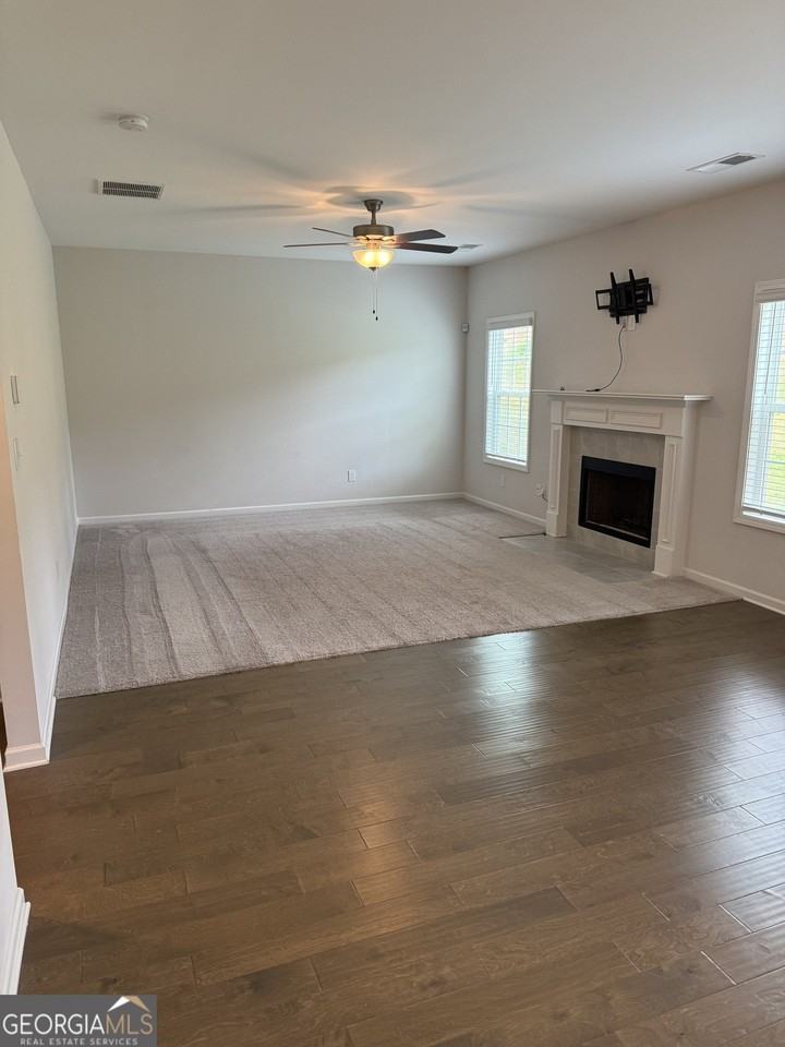 1082 Victorian Blvd - Photo 4 of 15