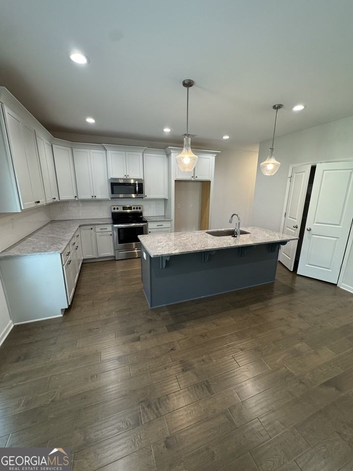 1082 Victorian Blvd - Photo 5 of 15